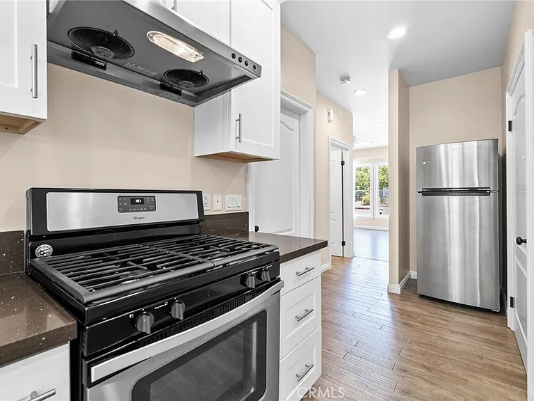 221 N Raymond Ave #8 — Photo 12