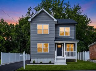 31 Tucker St, Warwick, RI 02886