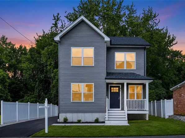 31 Tucker St, Warwick, RI 02886