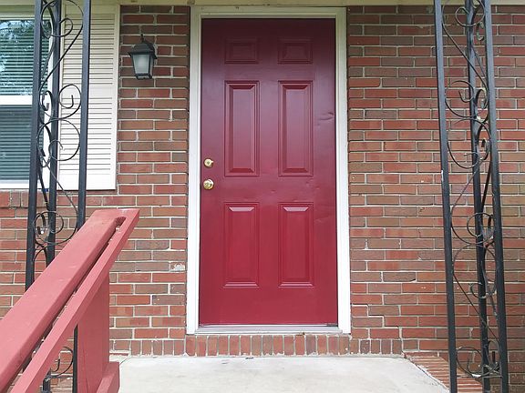 2nd image of 1592-1 Coombs Dr