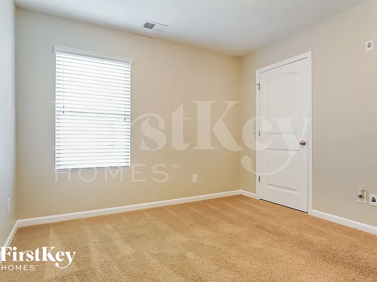 549 Waterstone Dr — Photo 16
