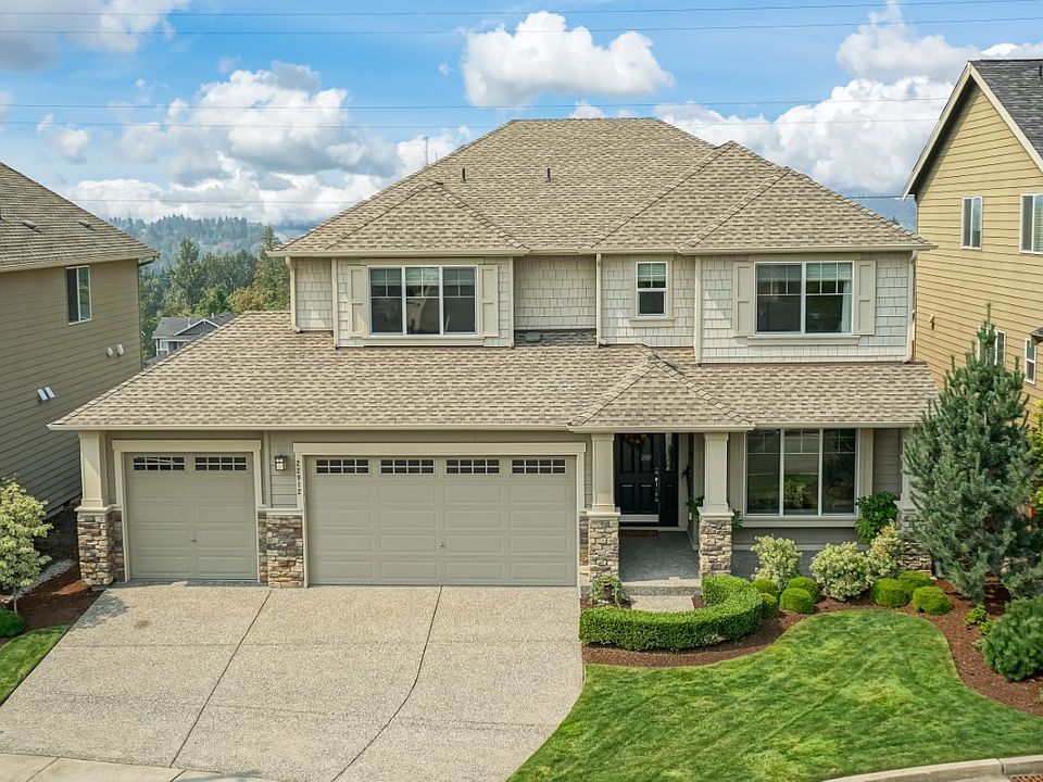 Immaculate 6 bed, 2 3/4 bath