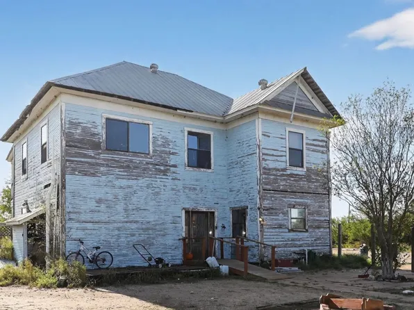 1440 School Dr, Poteet, TX 78065