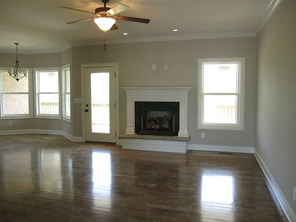 3rd image of 386 Nichols Ln