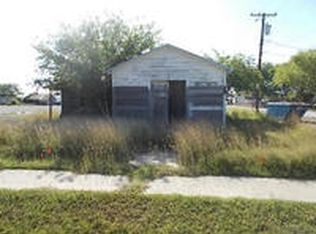 317 2nd St, Refugio, TX 78377