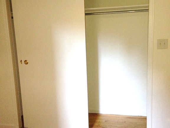 4th image of 87 Bank St #8