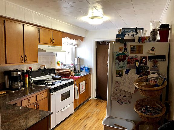 2nd image of 216 S Sherman St