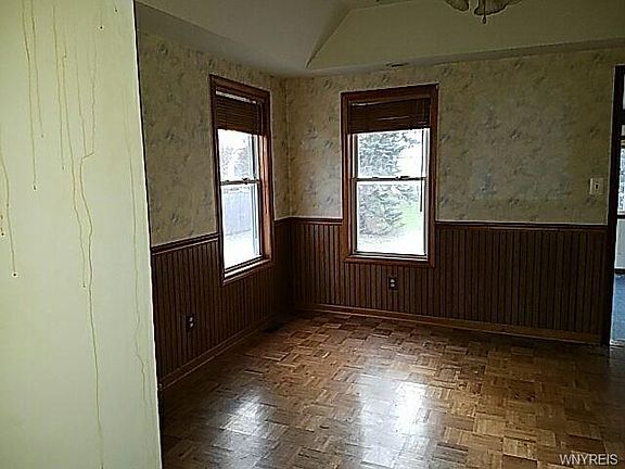 3rd image of 238 Warren Ave