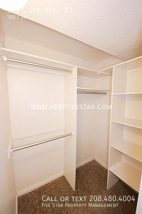 Student Housing Male Room — Photo 2