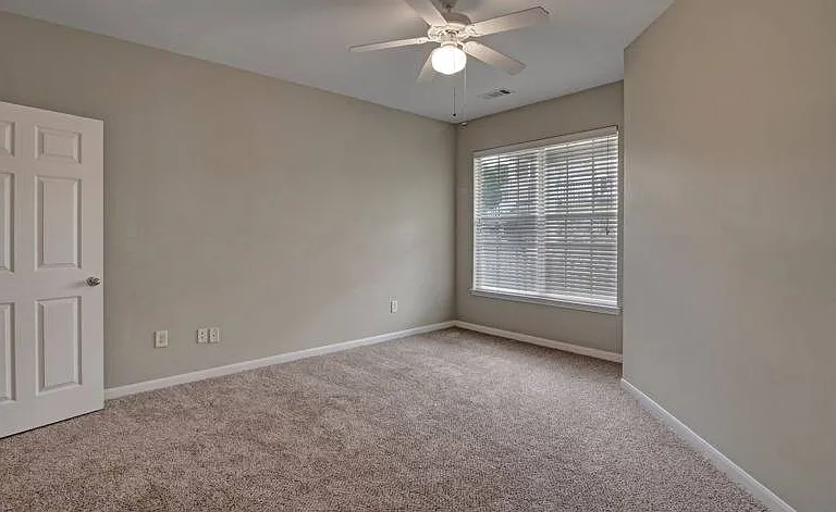 Hamptons at Woodland Pointe — Photo 11