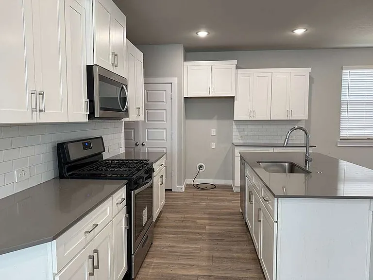 2604 Green River Rd — Photo 5
