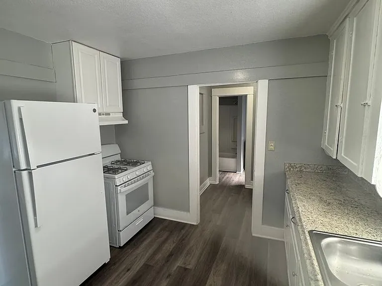 142 W Valencia Dr — Photo 3