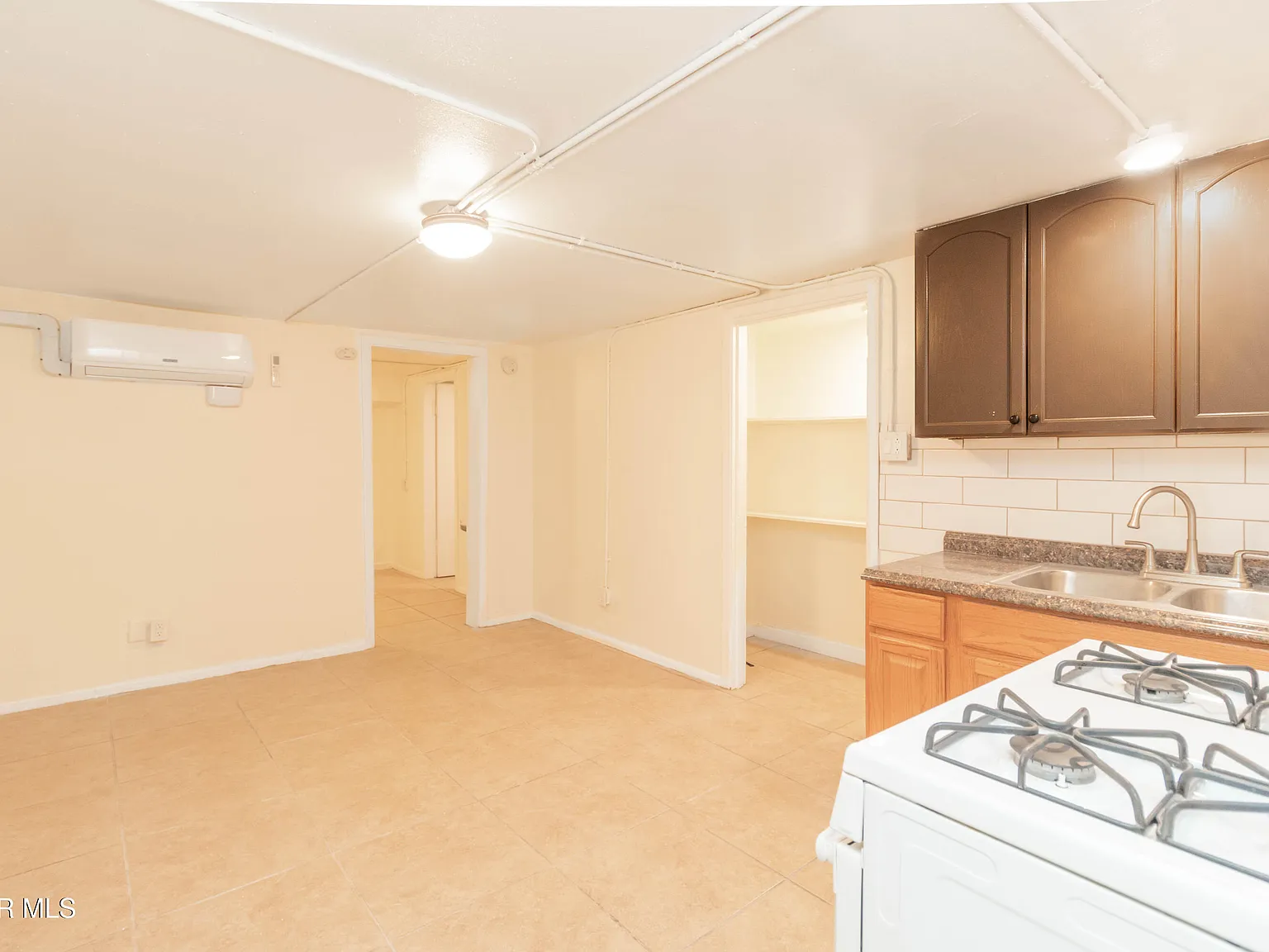 1 bed, 1.0 bath, 379 sqft, $595 — Photo 4