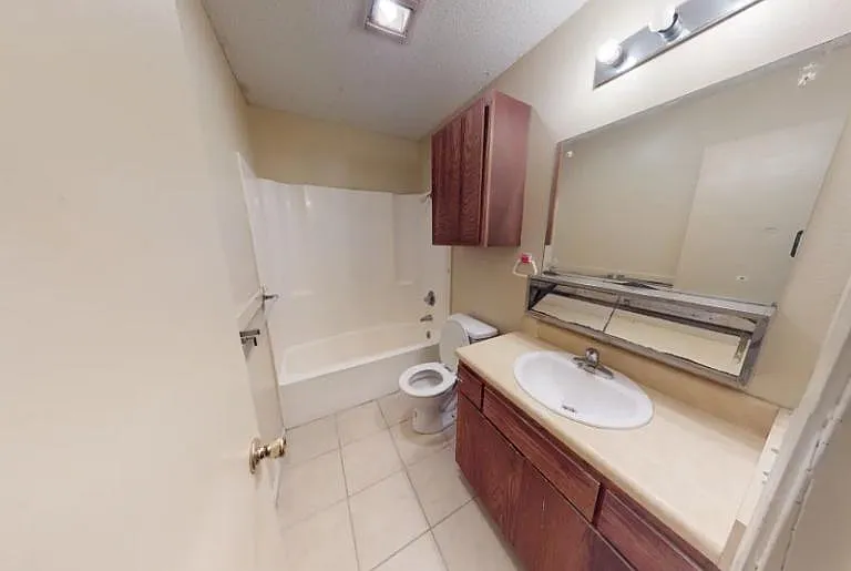 1110 W Tyler Ave #2 — Photo 8