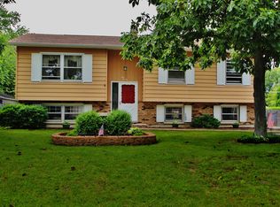 120 Rose Tree Ln, Lindenhurst, IL 60046