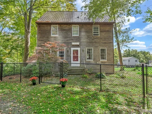 3384 Broadway Rd, Alexander, NY 14005