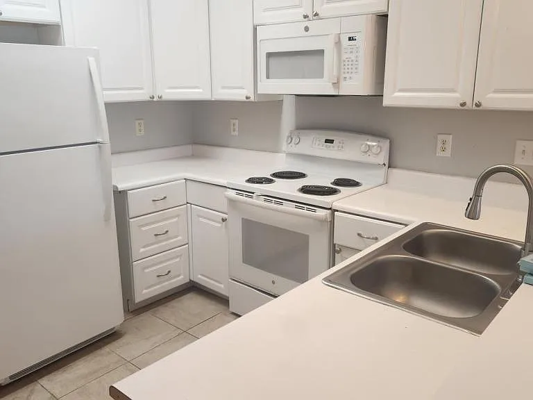476 River Oaks Dr #64L — Photo 4