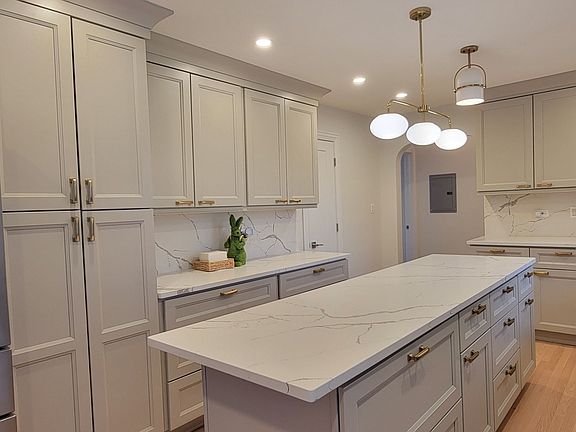 2nd image of 5346 N Francisco Ave #2