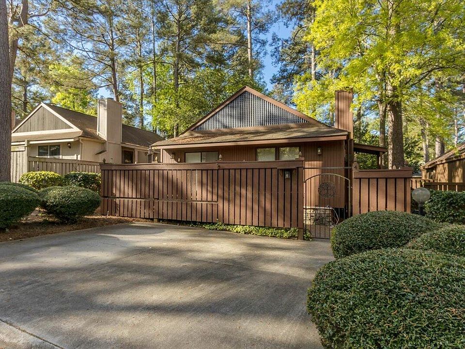 1st image of 4 Bluff Pointe Way