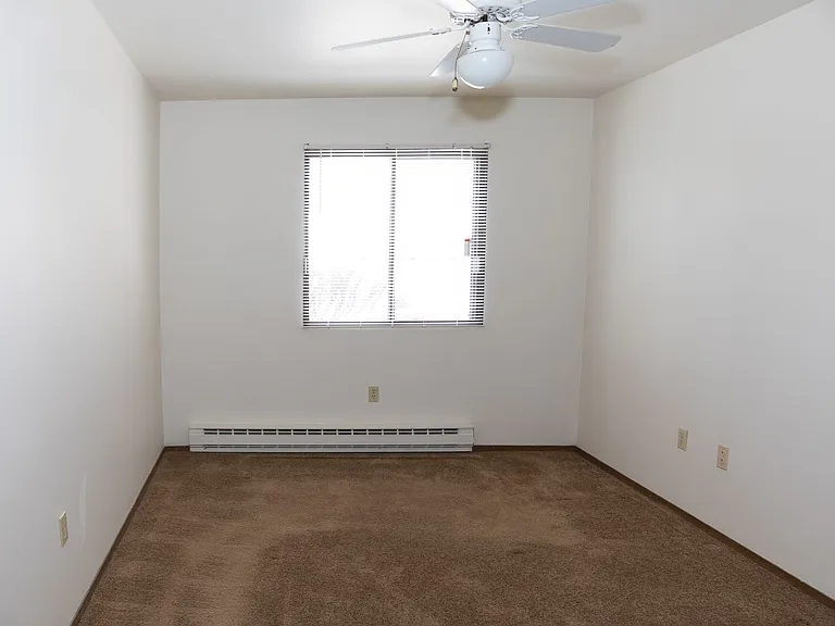 917 Silver Lake Dr — Photo 7