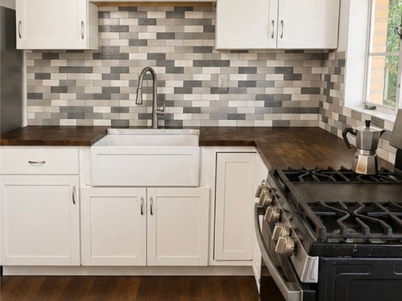 2nd image of 2807 Los Arboles Ct NE