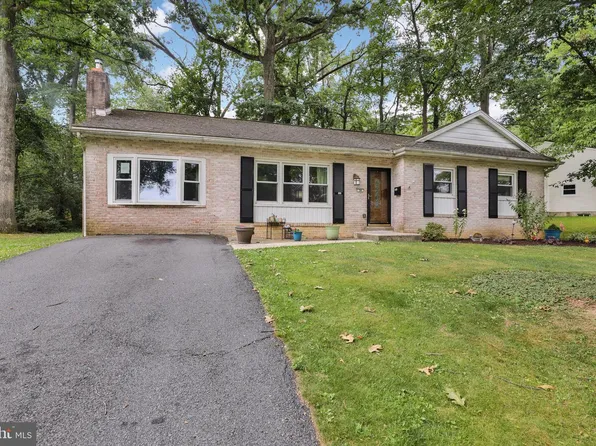 38 Cedarwood Rd, Wyomissing, PA 19610