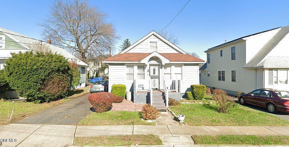 1st image of 44 Drummond Avenue