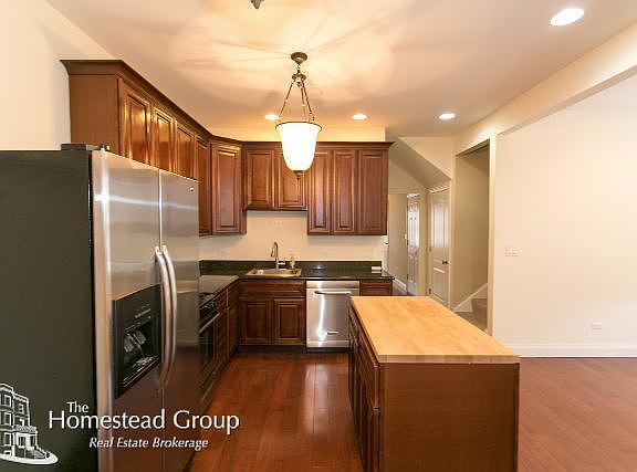 3rd image of 3646 W Oakdale Ave #2