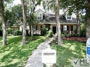 1817 Waterwood Dr, Arlington, TX 76012