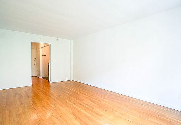 3rd image of 150 E 30th St APT 4D