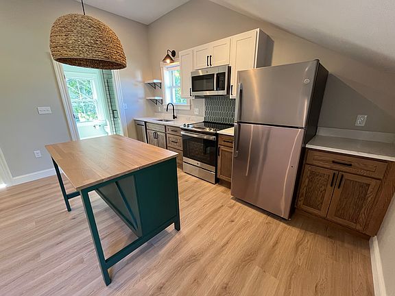 Plenty of storage in this kitchen.