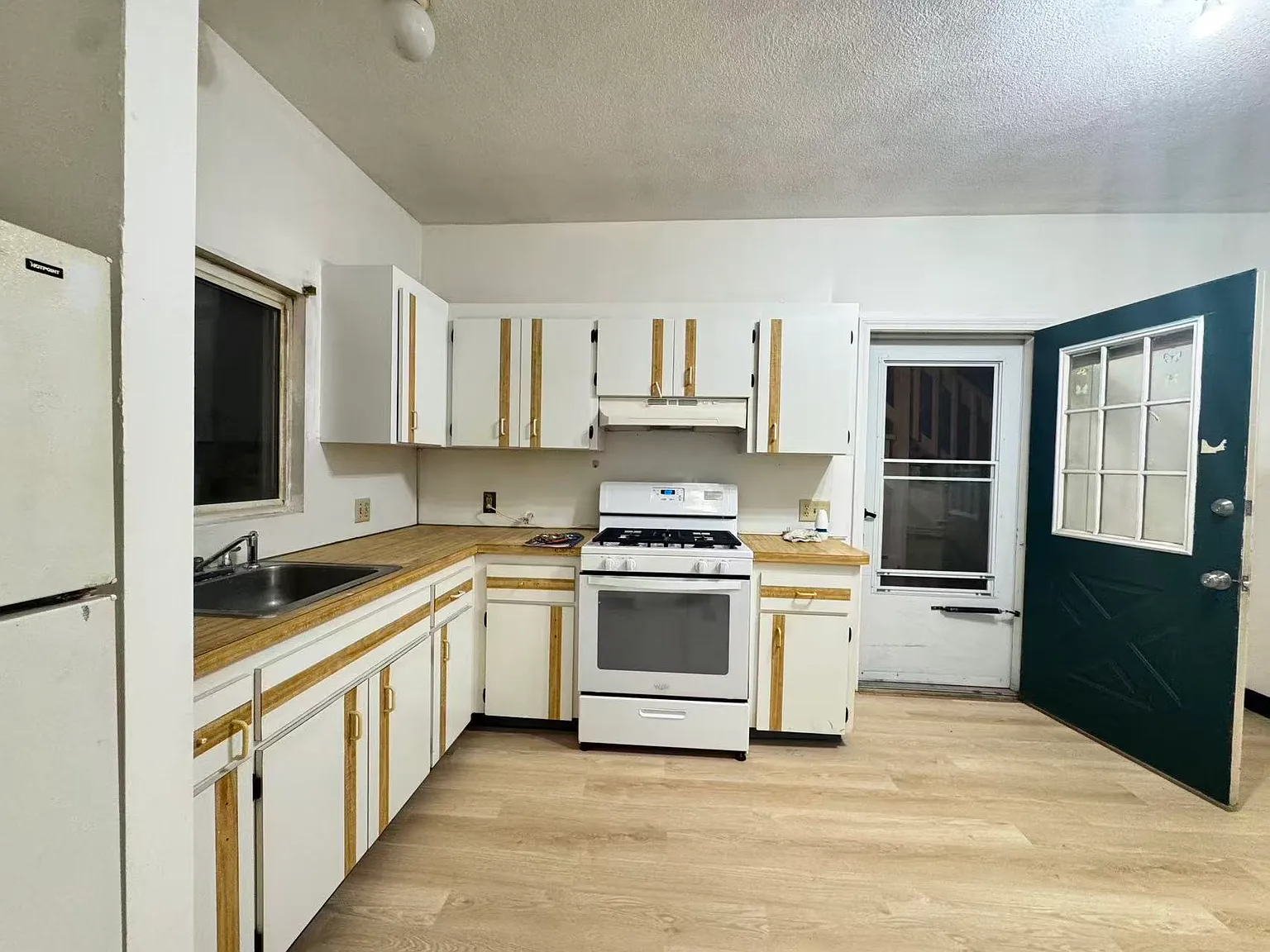2 bed, 750 sqft, $2,500 — Photo 1