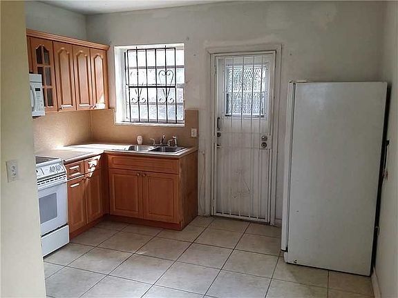 4th image of 1070 Fisherman St
