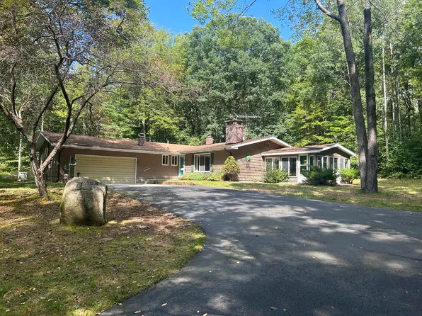 3175 Tower Hill Rd, Houghton Lake, MI 48629