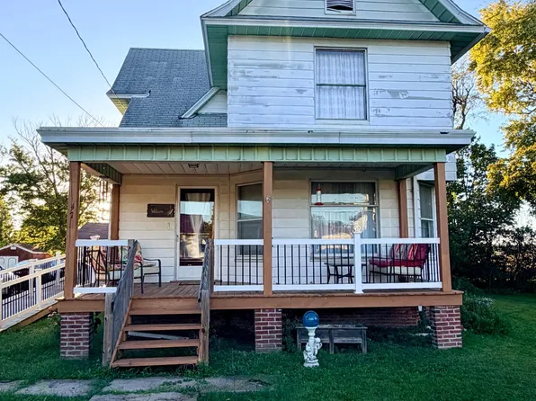 475 Church St, Fairview, IL 61432