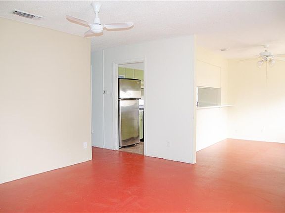 4th image of 3305 McElroy Dr #2