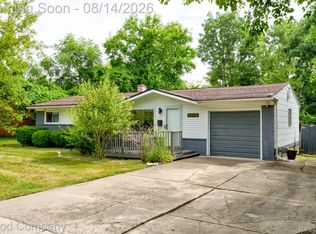 30110 Fairfax St, Southfield, MI 48076