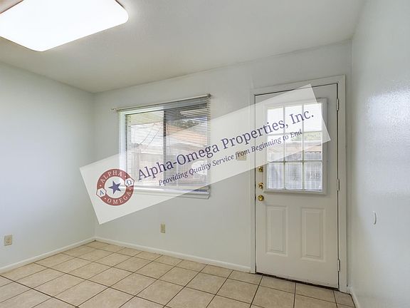 4th image of 1601 George Bush Dr #B