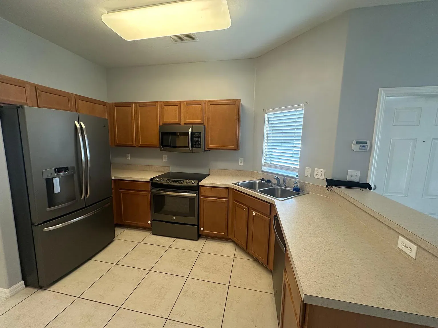 4 bed, 3.0 bath, 1479 sqft, $1,795 — Photo 4