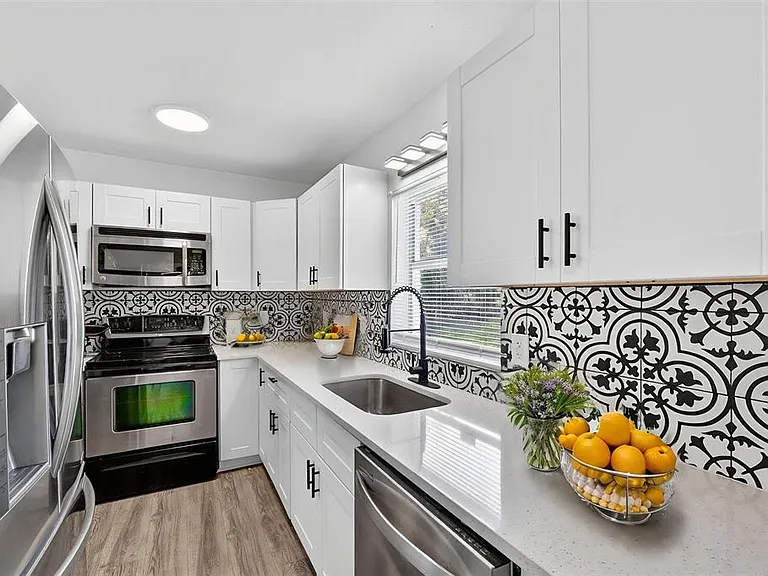 3034 Touraine Ave — Photo 23