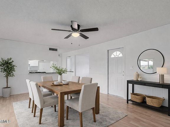 2nd image of 919 W PARKWAY Boulevard
