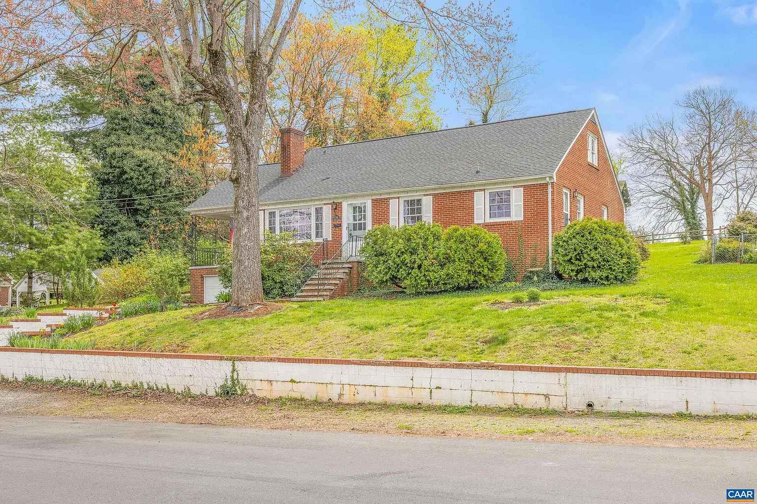 216 Harper Dr photo 1