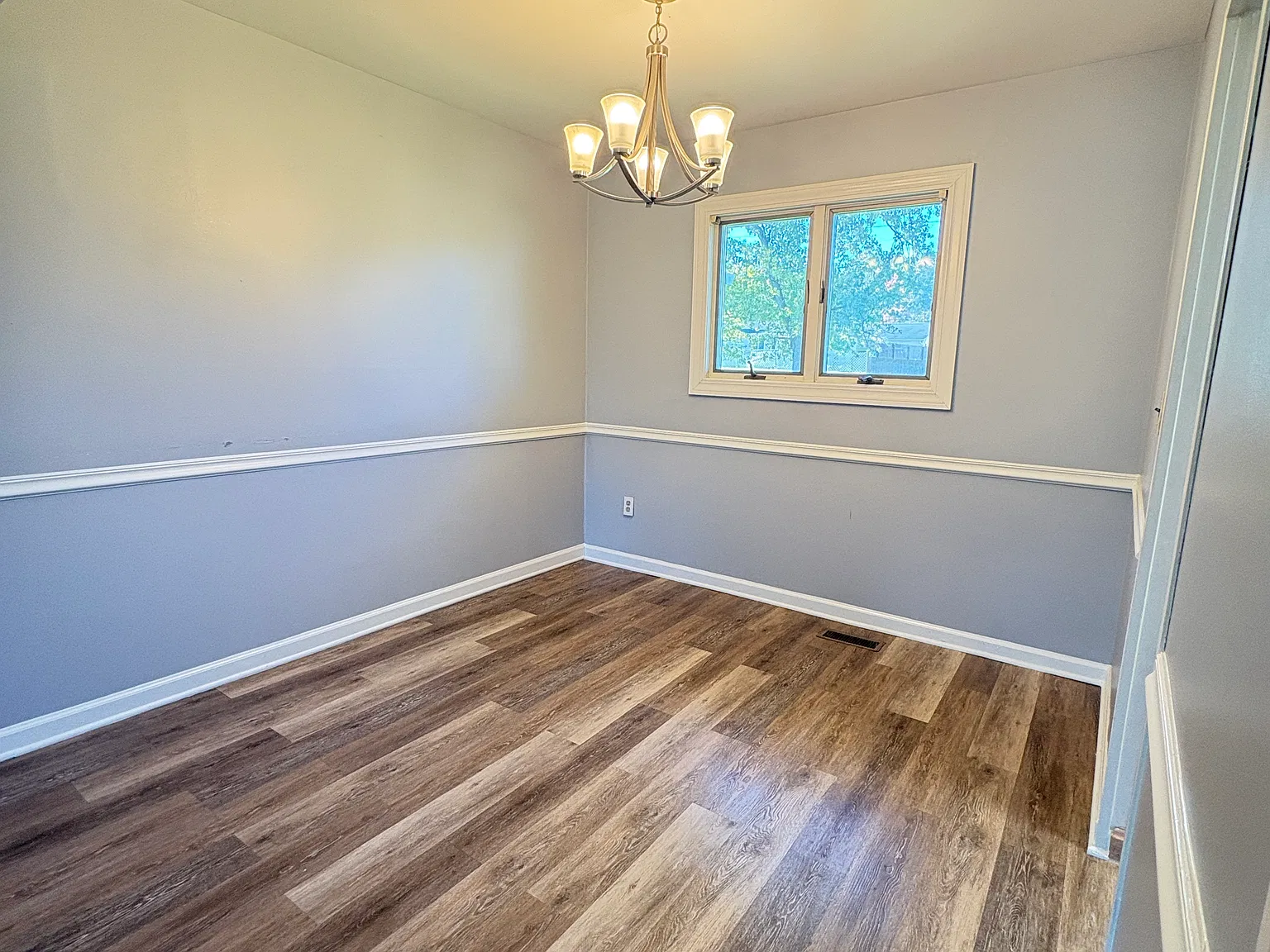 42 Robinhood Dr — Photo 2