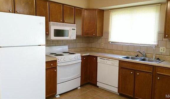 5th image of 24 Gray Brooke Ln