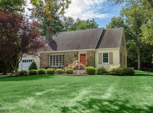 6 Maple Ln, Pennington, NJ 08534