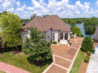 1050 Isaac Franklin Dr, Gallatin, TN 37066