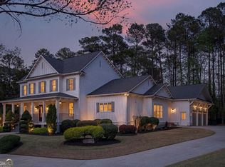 620 Saint Charles Pl, Fayetteville, GA 30215