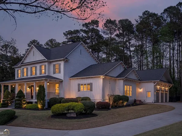 620 Saint Charles Pl, Fayetteville, GA 30215