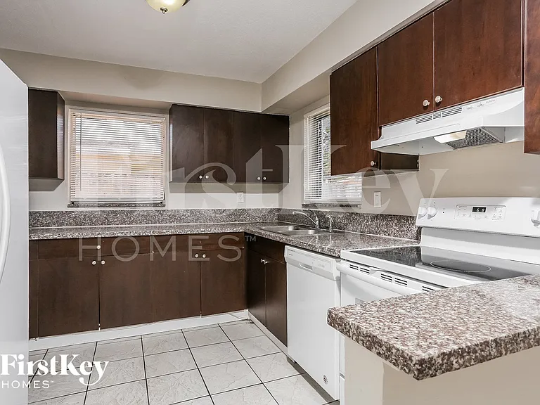 3611 NW 36th St — Photo 7