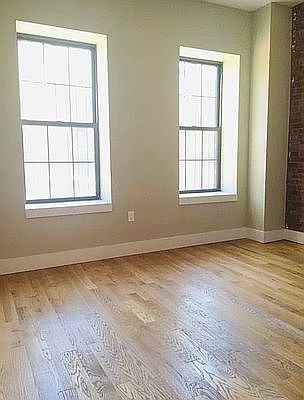 5th image of 995 Jefferson Ave APT 1A